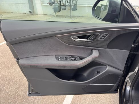 Used 2025 Audi RS Q8 performance image 25