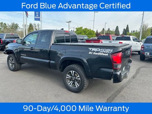 Used 2018 Toyota Tacoma TRD Sport AWD/4WD image 5