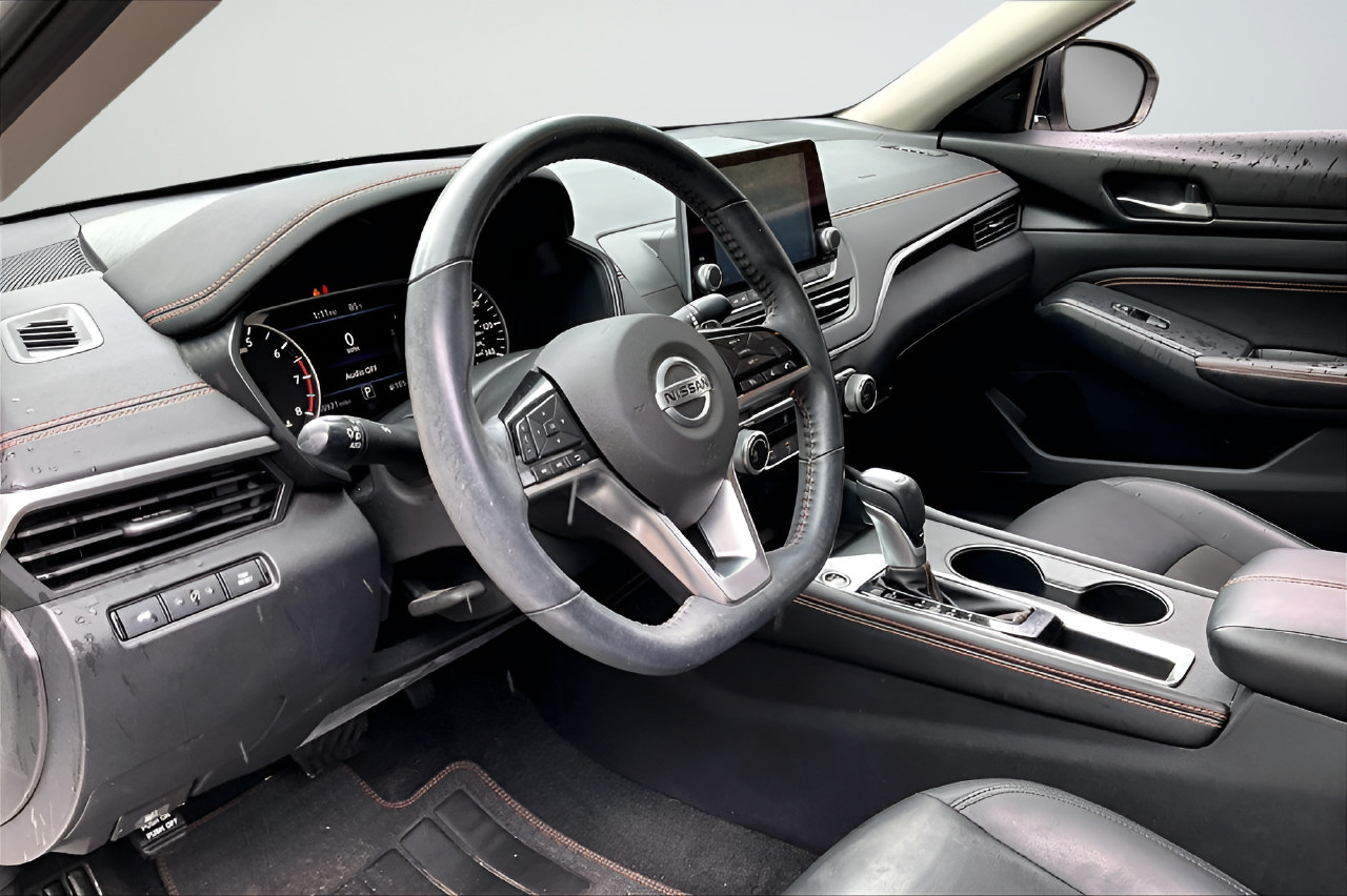 Used 2020 Nissan Altima 2.5 SR FWD image 14