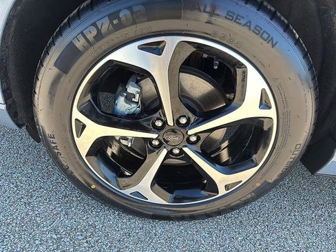 Certified 2024 Ford Escape ST-Line Elite w/ Premium Technology Package AWD/4WD image 9