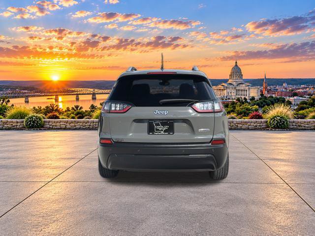 Used 2019 Jeep Cherokee Latitude Plus w/ Comfort/Convenience Group FWD image 5