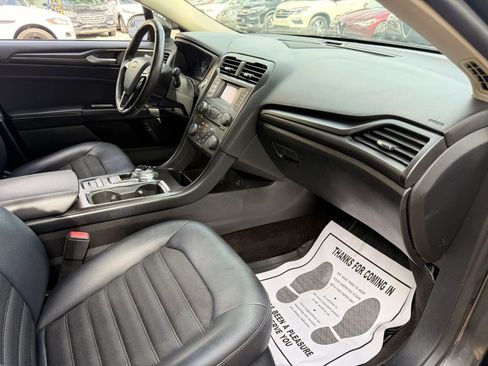 Used 2018 Ford Fusion SE w/ Equipment Group 601A FWD image 19