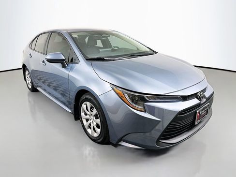 Used 2025 Toyota Corolla LE image 3