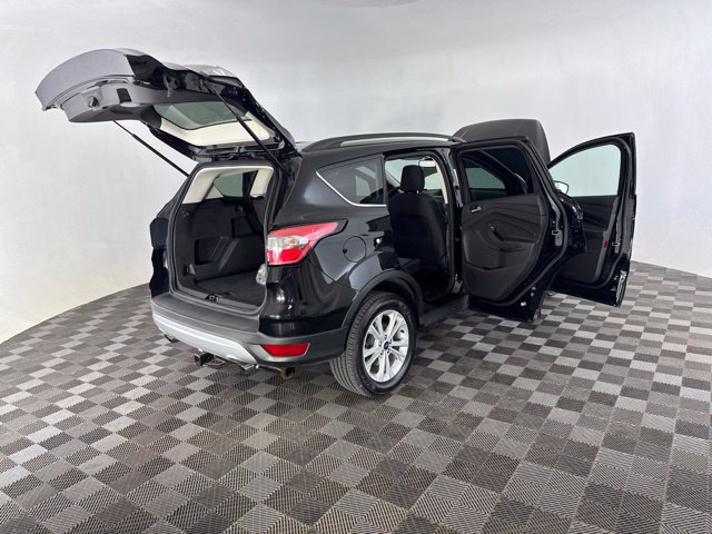 Used 2018 Ford Escape SE w/ Ford Safe & Smart Package FWD image 14