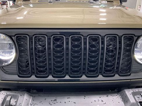 Used 2025 Jeep Gladiator Sport AWD/4WD image 27