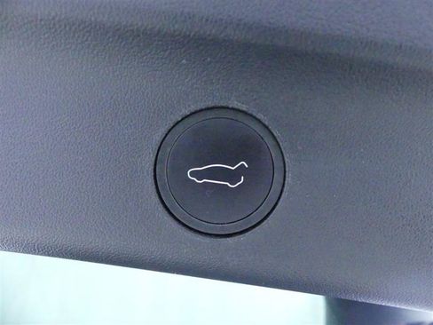 Used 2023 Tesla Model Y Performance AWD/4WD image 30