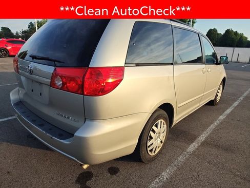Used 2010 Toyota Sienna LE FWD image 4