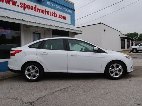 Used 2013 Ford Focus SE FWD image 4