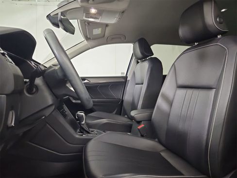 Certified 2022 Volkswagen Tiguan SE image 16