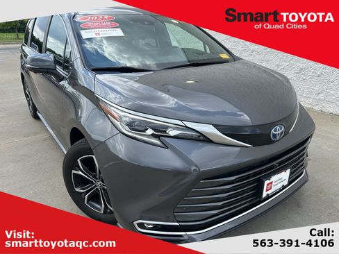 Certified 2025 Toyota Sienna Platinum AWD/4WD image 1