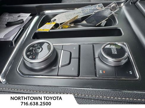 Used 2024 Ford Expedition XLT AWD/4WD image 30