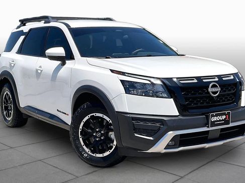 Used 2025 Nissan Pathfinder Rock Creek AWD/4WD image 3