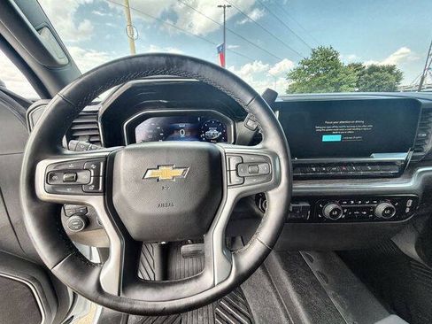 Used 2024 Chevrolet Silverado 2500 LT AWD/4WD image 11