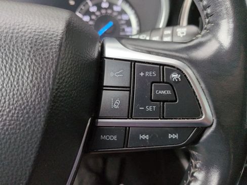 Used 2021 Toyota Highlander XLE AWD/4WD image 26