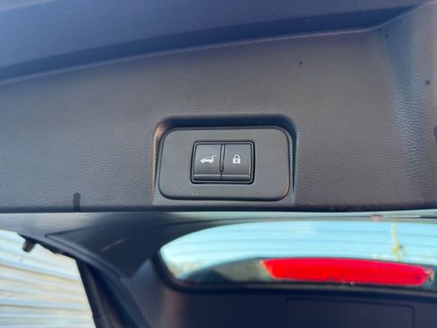 Used 2025 Nissan Rogue SV image 21