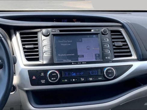 Used 2016 Toyota Highlander XLE FWD image 7