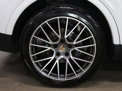 Used 2022 Porsche Cayenne Platinum Edition AWD/4WD image 39