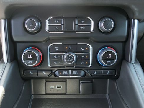 Used 2023 Chevrolet Suburban LT w/ Luxury Package RWD image 21
