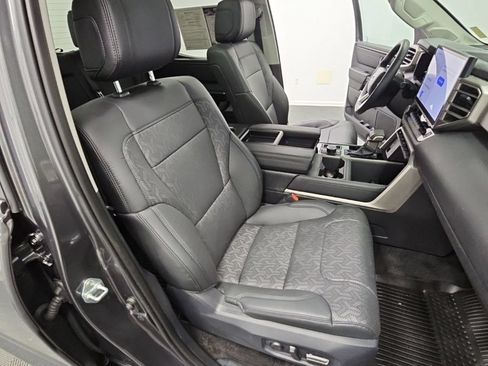 Used 2024 Toyota Tundra Limited AWD/4WD image 40
