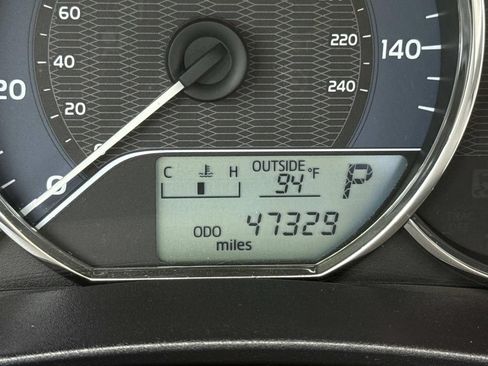 Used 2014 Toyota Corolla LE FWD image 38