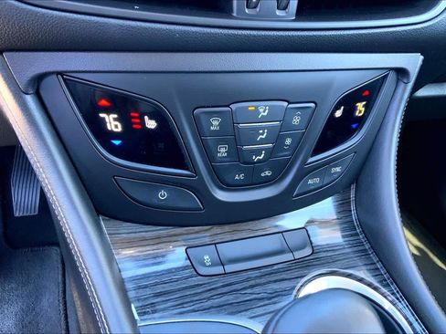 Used 2018 Buick Envision Essence image 29