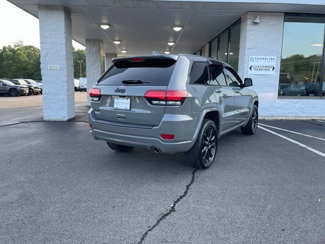 Used 2020 Jeep Grand Cherokee Altitude AWD/4WD image 5