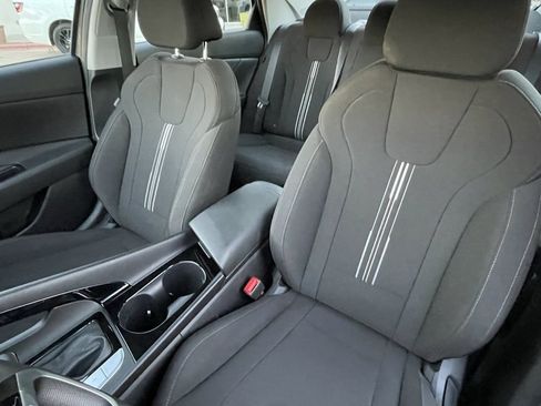 Used 2025 Hyundai Elantra Blue image 21