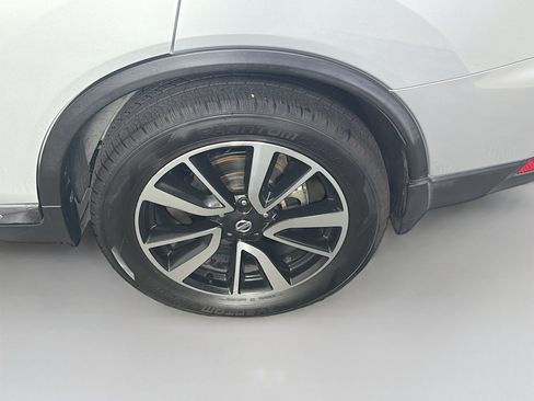 Used 2019 Nissan Rogue SL w/ Premium Package FWD image 11