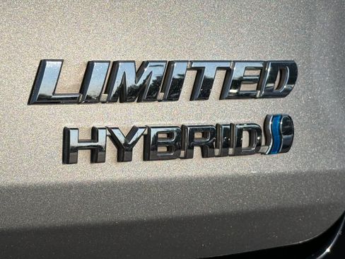 Used 2024 Toyota Sienna Limited AWD/4WD image 12