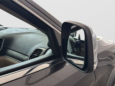 Used 2019 Jeep Grand Cherokee Limited AWD/4WD image 11