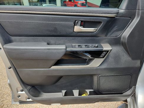Used 2025 Toyota Tundra Limited AWD/4WD image 14