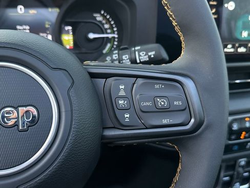 Used 2024 Jeep Wrangler Unlimited AWD/4WD image 25
