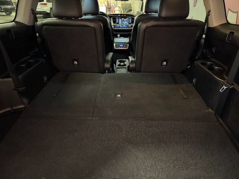 Used 2019 Toyota Highlander XLE image 26