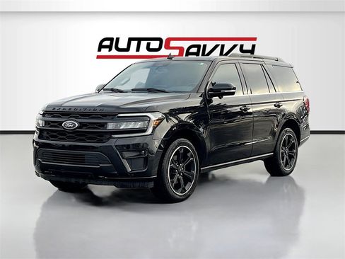 Used 2023 Ford Expedition Limited image 3