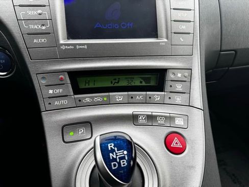 Used 2014 Toyota Prius Three image 9