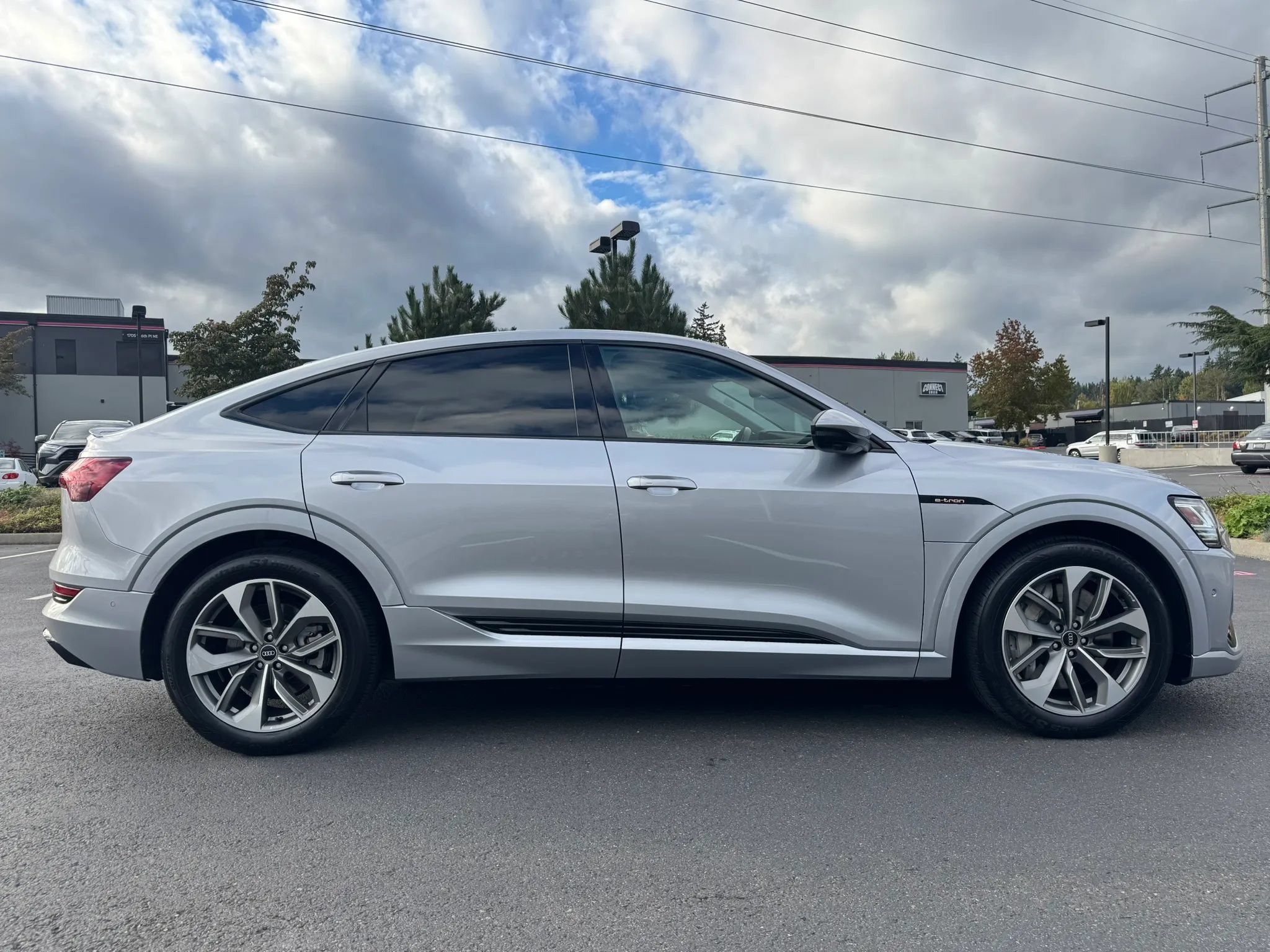 Used 2021 Audi e-tron Premium Plus w/ Premium Plus Package AWD/4WD image 12