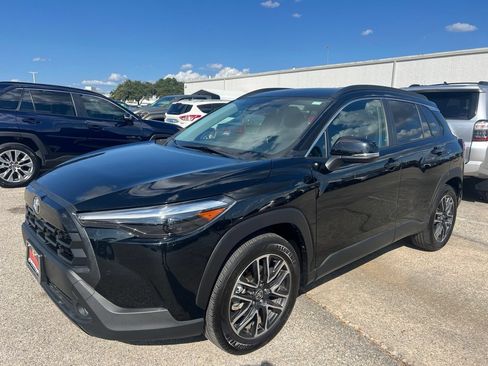 Used 2026 Toyota Corolla Cross XLE FWD image 1