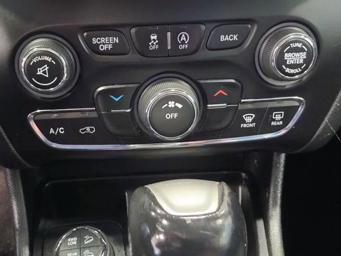 Used 2016 Jeep Cherokee Trailhawk AWD/4WD image 26