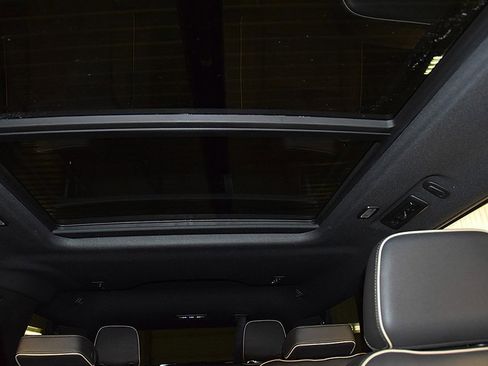 Used 2021 GMC Yukon SLT w/ SLT Premium Package image 28