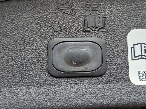 Used 2018 Ford Escape Titanium image 9