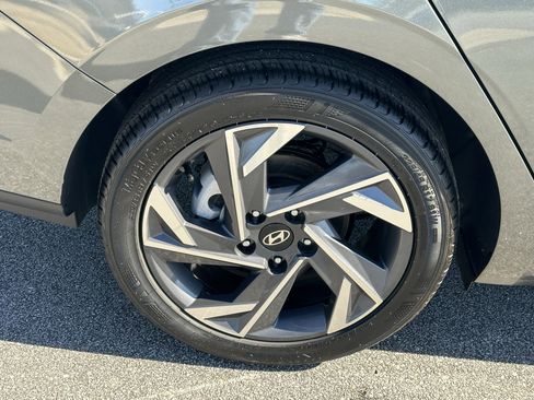 Used 2025 Hyundai Elantra Sport image 18
