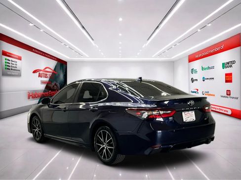 Used 2021 Toyota Camry SE FWD image 5