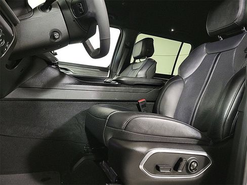 Used 2024 Jeep Wagoneer Series III image 16