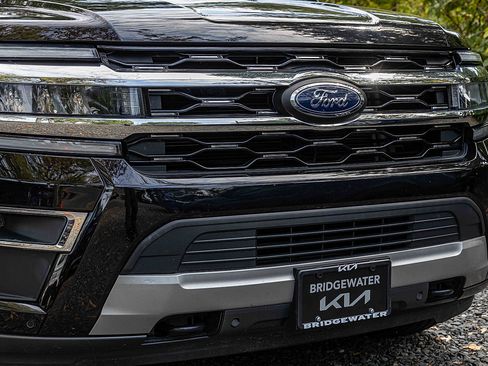 Used 2023 Ford Expedition Limited image 31