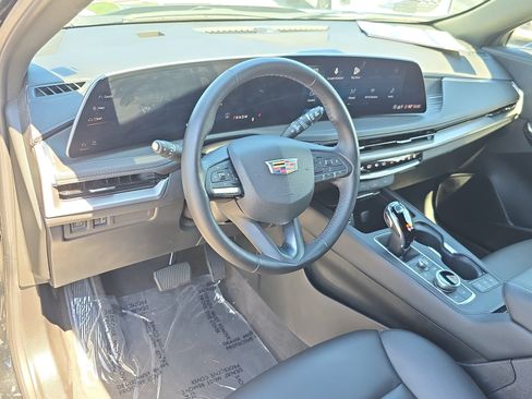 Used 2025 Cadillac XT4 Premium Luxury FWD image 16