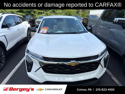 Certified 2024 Chevrolet Trax LS FWD image 2