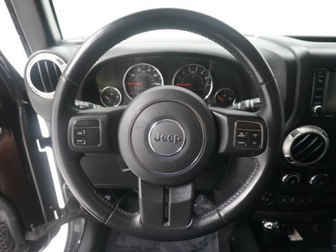 Used 2017 Jeep Wrangler Rubicon w/ Power Convenience Group AWD/4WD image 18