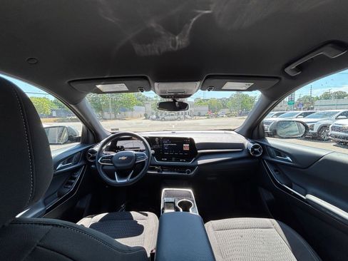 Used 2025 Chevrolet Equinox LT FWD image 33
