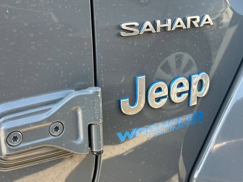 Used 2021 Jeep Wrangler Unlimited Sahara w/ Cold Weather Group AWD/4WD image 9