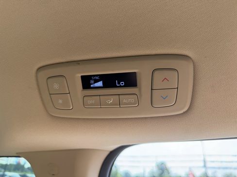 Used 2022 Kia Carnival EX FWD image 27